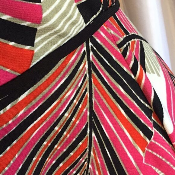 Colorful geo patterned sleeveless dress in size 8 by DRESSBARN - Picture 7 of 13